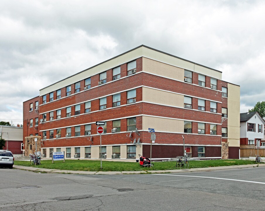 280 Sammon Ave in Toronto, ON - Building Photo