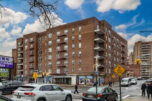 4295 Main St in Flushing, NY - Building Photo