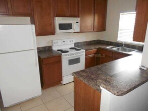 1141 Long Oak Way in Sanford, FL - Foto de edificio - Building Photo