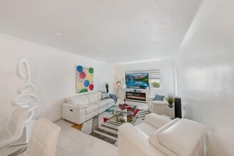 2581 Garden Dr in Lake Worth Beach, FL - Building Photo - Building Photo