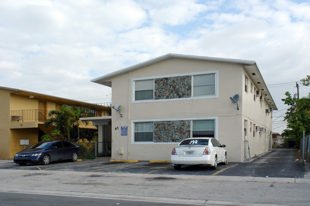 65 W 8th St in Hialeah, FL - Building Photo