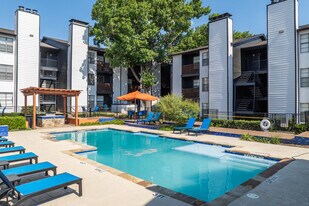 The Landry in Arlington, TX - Building Photo