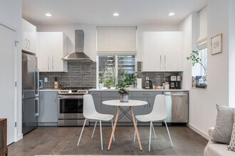 1002 Boylston Ave E in Seattle, WA - Building Photo - Building Photo