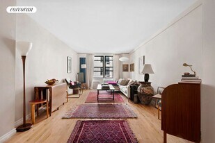 165 Christopher St in New York, NY - Building Photo