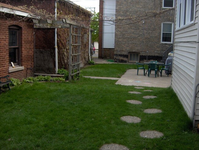 4039 N LONG Ave, Unit Garden in Chicago, IL - Foto de edificio - Building Photo