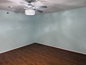 6826 N Olive St in Kansas City, MO - Foto de edificio - Building Photo