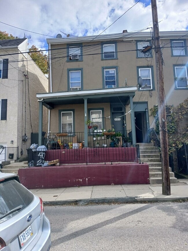 409 DuPont St, Unit 2nd