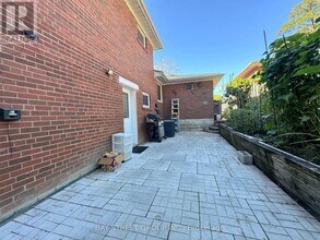 43 Sherwood Forest Dr in Markham, ON - Building Photo - Building Photo