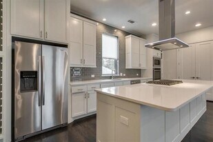 5816 Lindell Ave in Dallas, TX - Building Photo