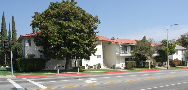 174-S El Molino Ave in Pasadena, CA - Foto de edificio - Building Photo