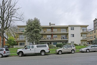 615 3rd Ave in New Westminster, BC - Building Photo - Building Photo