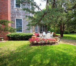 37 Towd Point Rd in Southampton, NY - Building Photo - Building Photo