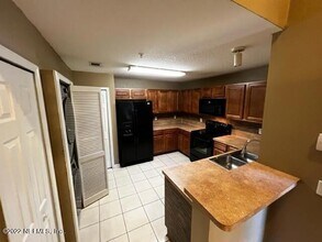 3610 Kirkpatrick Cir, Unit 16 in Jacksonville, FL - Building Photo - Building Photo