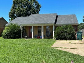 114 Peach Tree Dr in Senatobia, MS - Building Photo