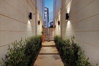 2213 Francis St in Houston, TX - Foto de edificio - Building Photo