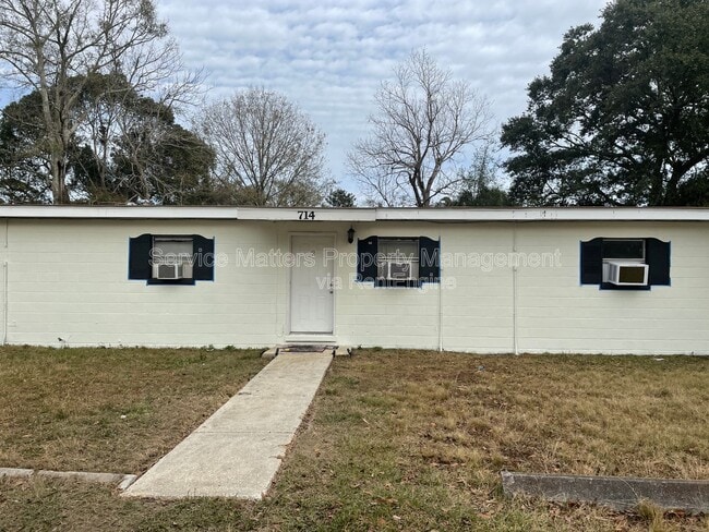 property at 714 N 48th Ave