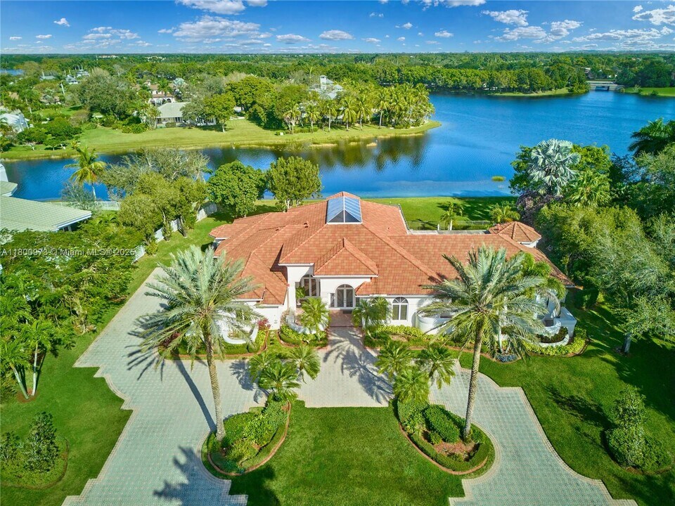 2939 Paddock Ln in Weston, FL - Building Photo