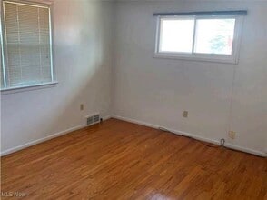 1199 Bonnie Ln in Mayfield Heights, OH - Building Photo - Building Photo