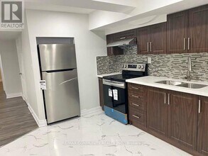 39 Sunnyside Hill Rd in Markham, ON - Building Photo - Building Photo