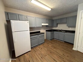 5140 Keegan Way in Louisville, KY - Building Photo