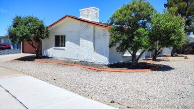 139 Clairemont Rd in El Paso, TX - Building Photo - Building Photo