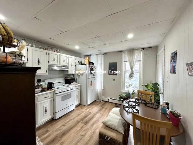 31 Falcon St, Unit 1 in Boston, MA - Building Photo - Building Photo