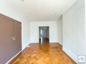 595 Eastern Pkwy in Brooklyn, NY - Foto de edificio - Building Photo