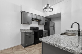 12347 W Village Dr in Houston, TX - Foto de edificio - Building Photo