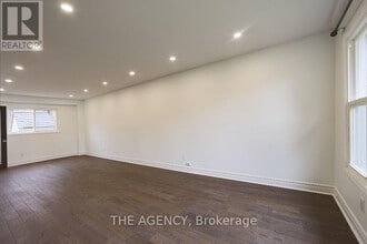 31 Brunton Pl in Newmarket, ON - Building Photo - Building Photo