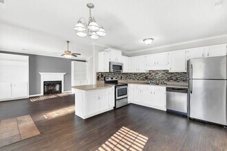 350 Lands End Ln in Jacksonville, NC - Building Photo - Building Photo