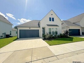 9228 Southlawn Dr in Baton Rouge, LA - Building Photo