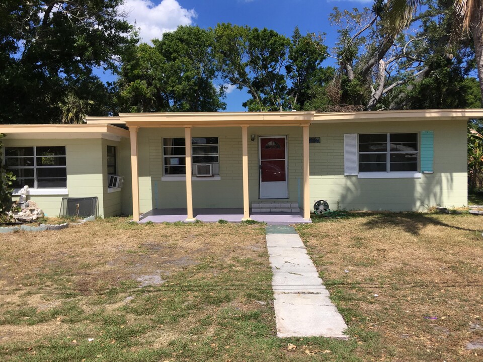 218 Osceola Ave in Fort Pierce, FL - Building Photo