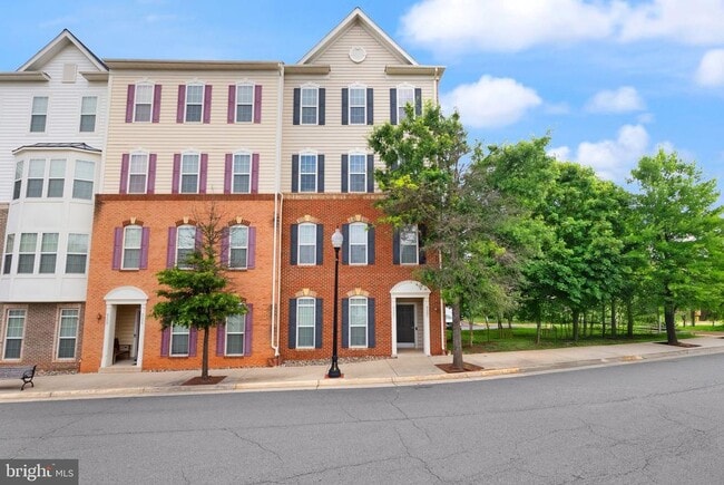 property at 9502 Lee Ct
