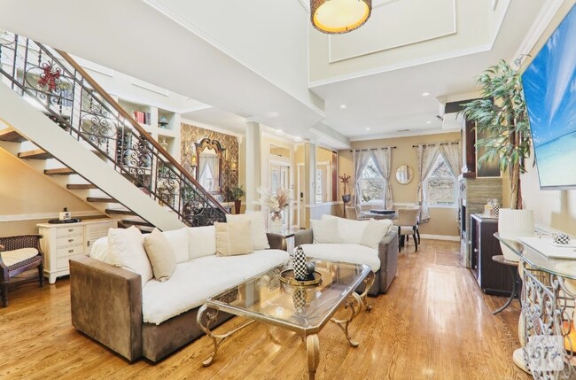 property at 708 N Rockwell St