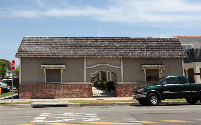 326 13th St in Huntington Beach, CA - Foto de edificio - Building Photo