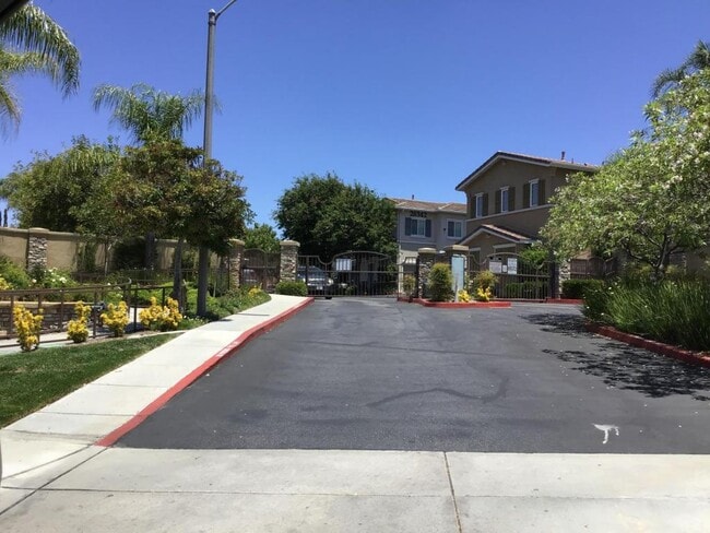26466 Arboretum Way in Murrieta, CA - Building Photo - Building Photo