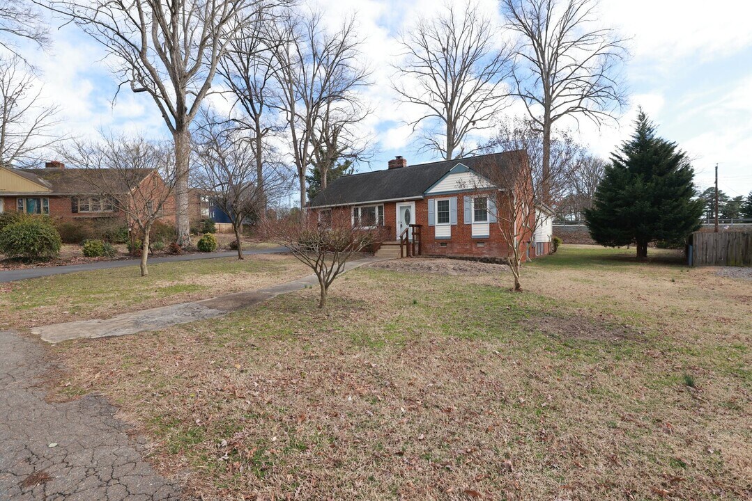 8707 Mapleton Rd in Richmond, VA - Building Photo