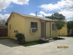 2037 Oregon St in Bakersfield, CA - Foto de edificio - Building Photo