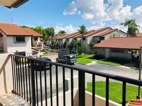 13458 SW 62nd St-Unit -Q101 in Miami, FL - Foto de edificio - Building Photo