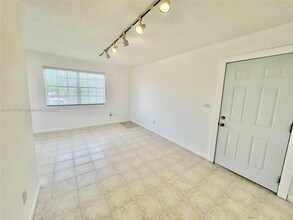 2015 SW 27th Ave in Miami, FL - Building Photo - Building Photo