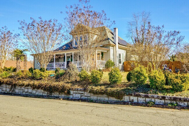 1020 Mitchell St in Mount Airy, NC - Building Photo - Building Photo