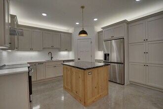 108 Cardinal Wds in Granbury, TX - Building Photo - Building Photo