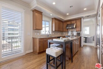 132 S Maple Dr in Beverly Hills, CA - Building Photo - Building Photo