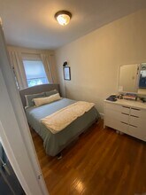 1075 Beacon St, Unit 3 in Brookline, MA - Foto de edificio - Building Photo