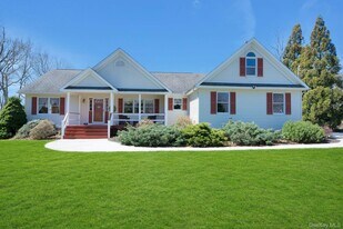 3045 Rocky Point Rd in East Marion, NY - Building Photo