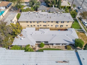 5913 Laurel Canyon Blvd in Valley Village, CA - Building Photo - Building Photo