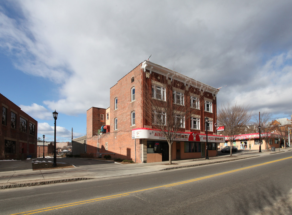 33 Willow St in Waterbury, CT - Foto de edificio