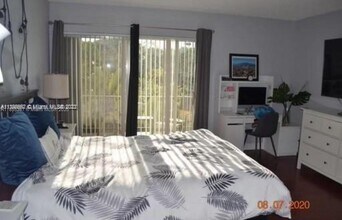 9367 Fontainebleau Blvd in Miami, FL - Building Photo - Building Photo