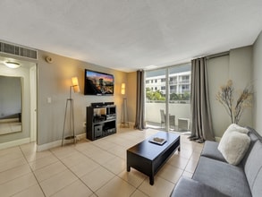 1658 Bay Rd in Miami Beach, FL - Building Photo - Building Photo