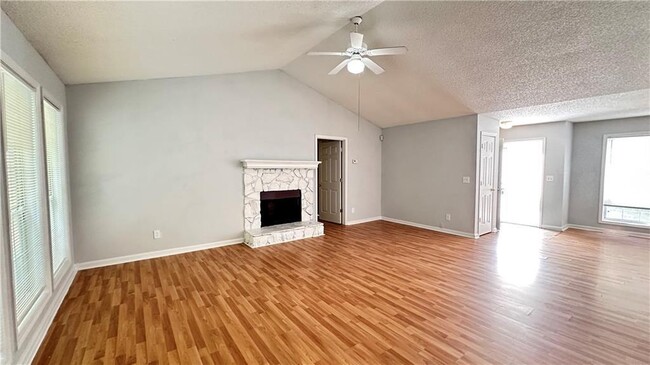 1227 Torrey Pl SE in Dacula, GA - Foto de edificio - Building Photo